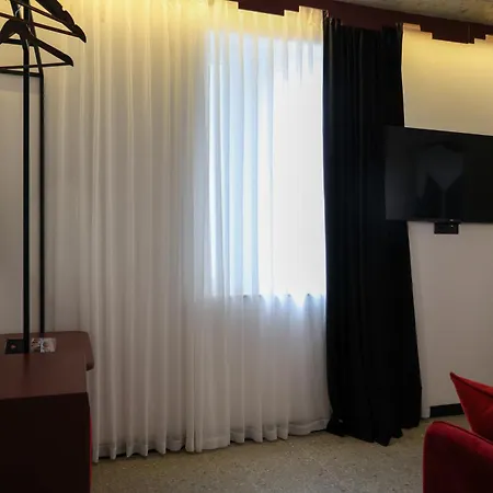 Отель Bazaar Center 4*
