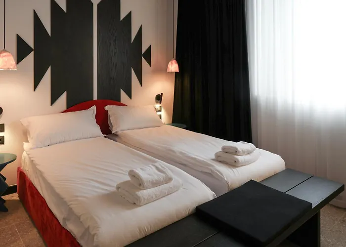 Hotel Bazaar Center Tirana